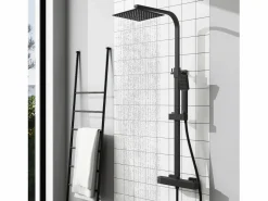 2 columnas de duchas termostáticas con duchas cuadradas y duchas de mano con columnas orientables (negro mate y cromo brillante) < Aica