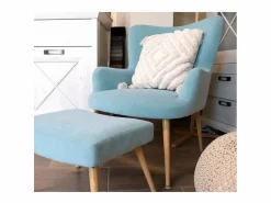 Butaca y pouf de 89x69x70 cm y 35x37x45,5 cm de tela en cielo y patas de metal India < Cambia tus muebles Online
