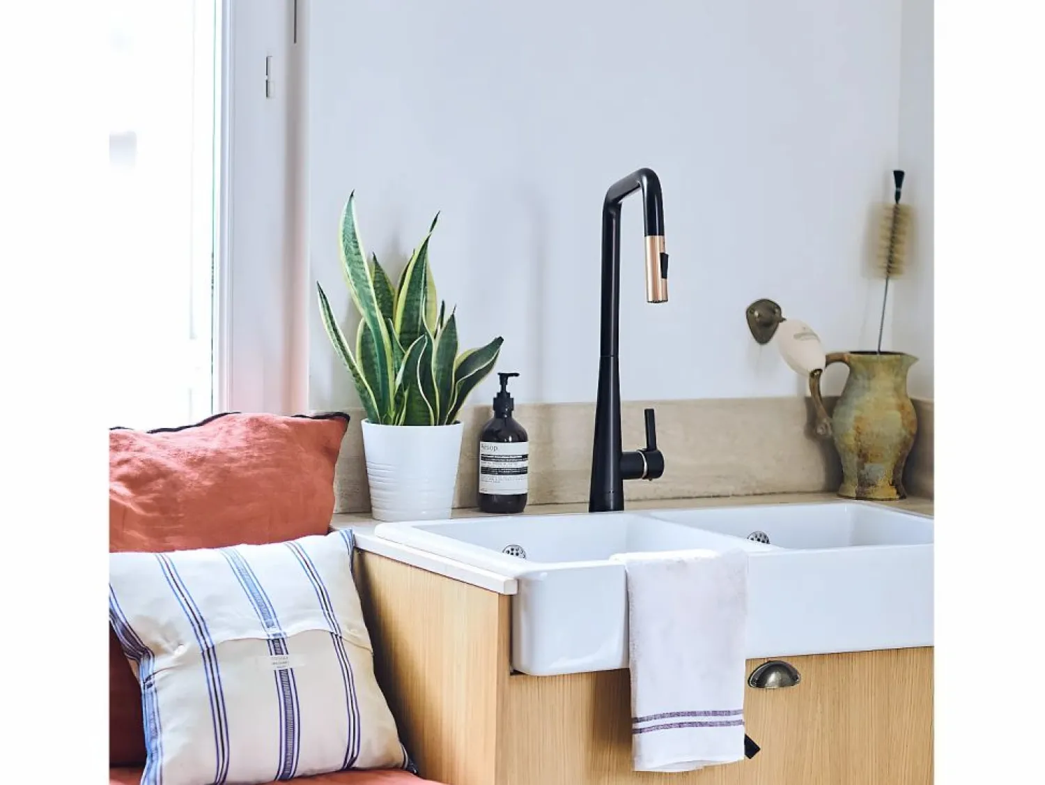 Style Grifo mezclador de fregadero con ducha extraíble mate y oro rosa < Essebagno Online